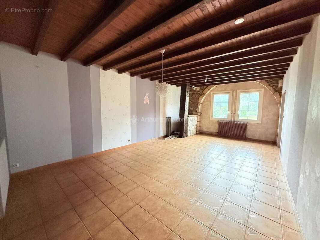 Maison à OUTREMECOURT