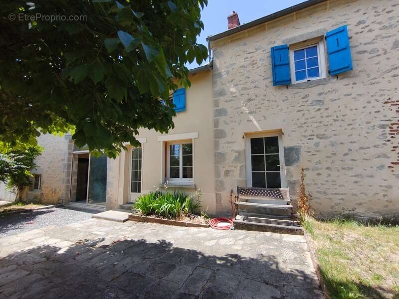 Maison à vendre 9 pièces 282 m² salon, séjour, 4 chambres, jardin, garage. 20min Montluçon (03) 3h30 Paris - photo 13