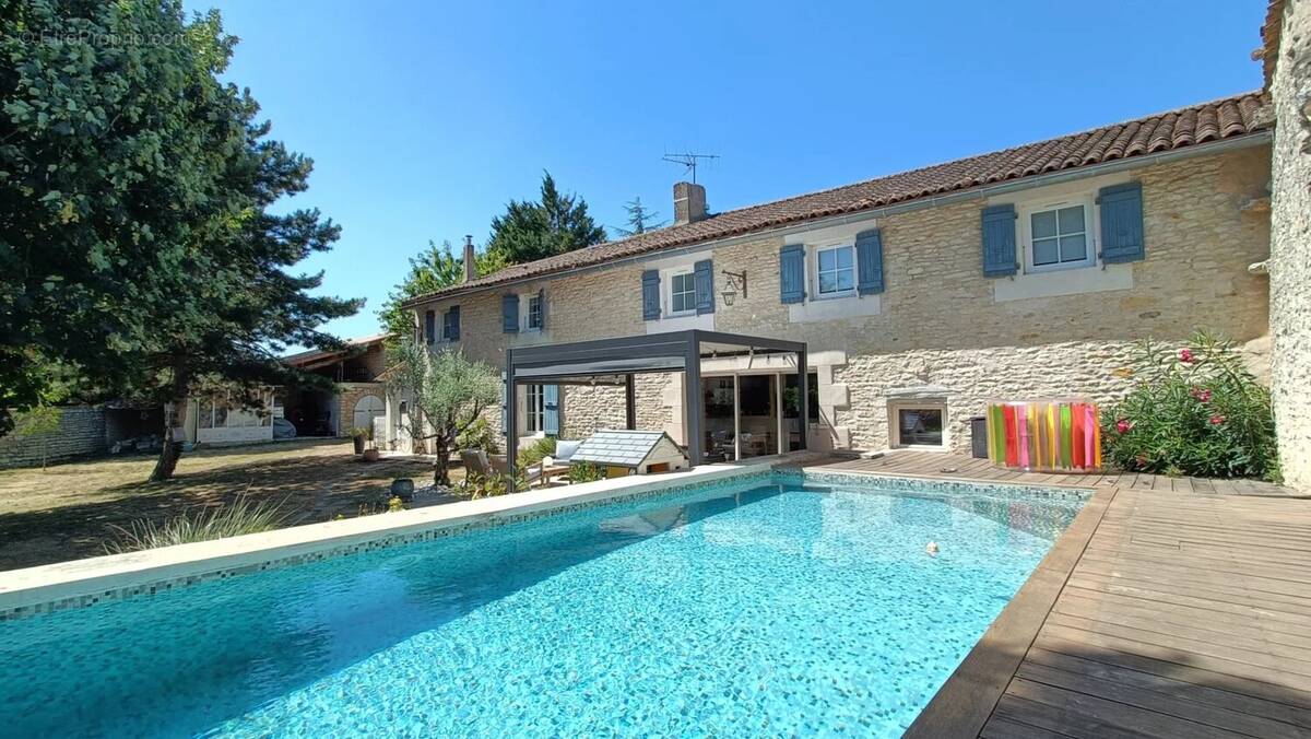 Maison à VOUZAILLES