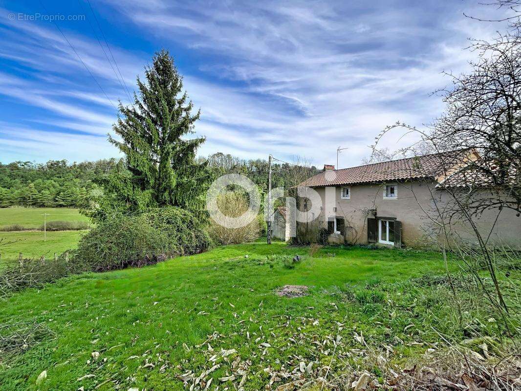 Maison à CREYSSENSAC-ET-PISSOT