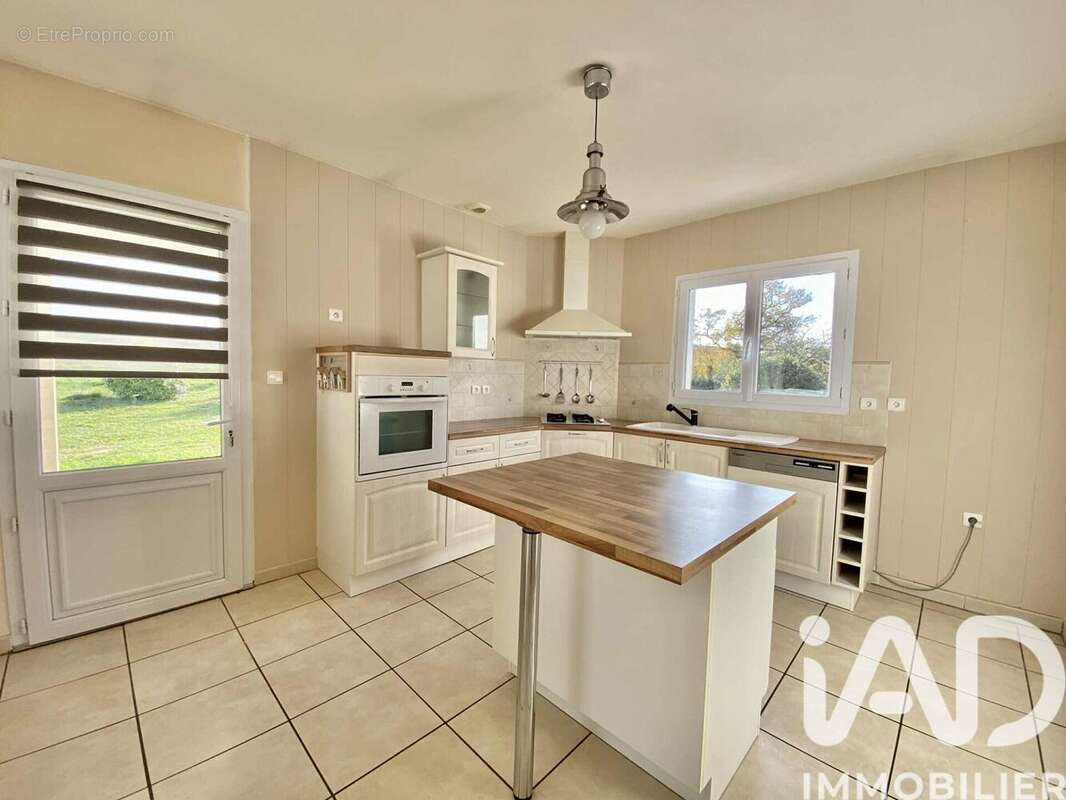 Maison 159 m² à Saint-Vincent-De-Lamontjoie  - photo 4