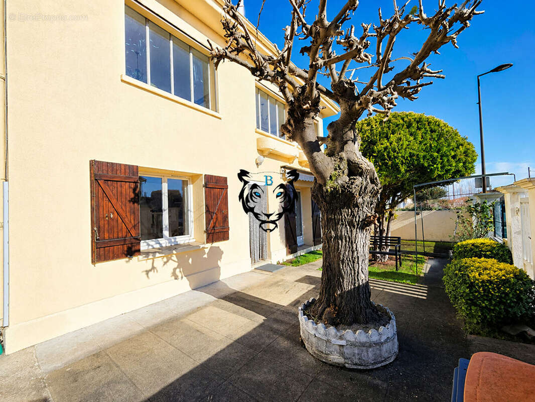 Maison à LE MUY