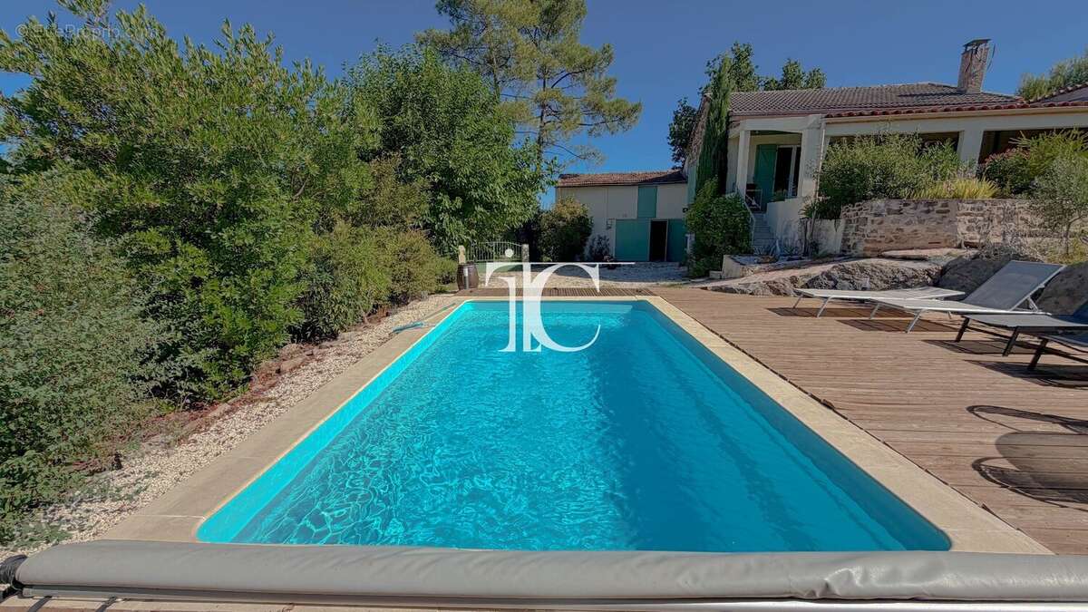 Maison ancienne de caractère avec piscine et garage - photo 3