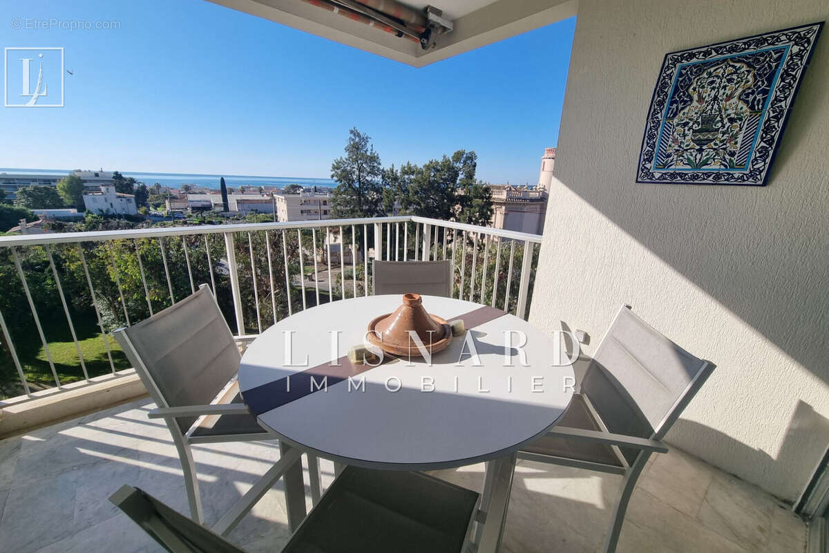 Appartement à VALLAURIS