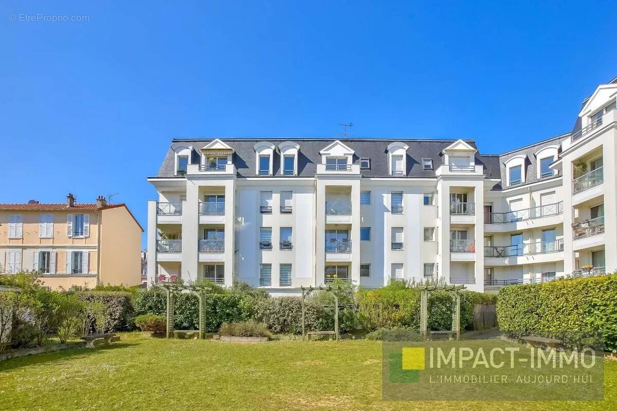 Appartement à LA GARENNE-COLOMBES