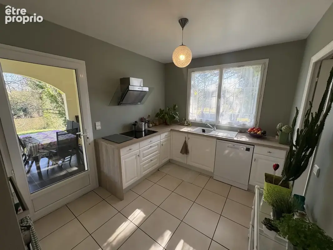Superbe villa de 220 m2 avec accès direct au Lot - photo 9