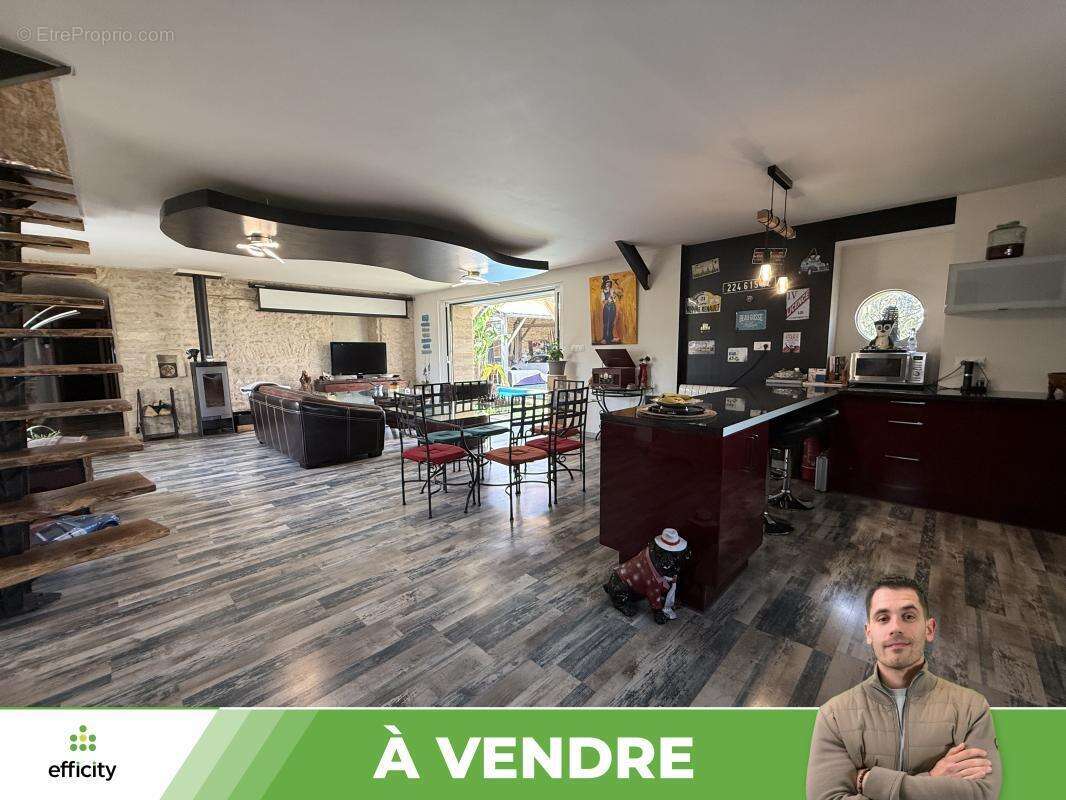 Maison à VENDEUVRE-DU-POITOU