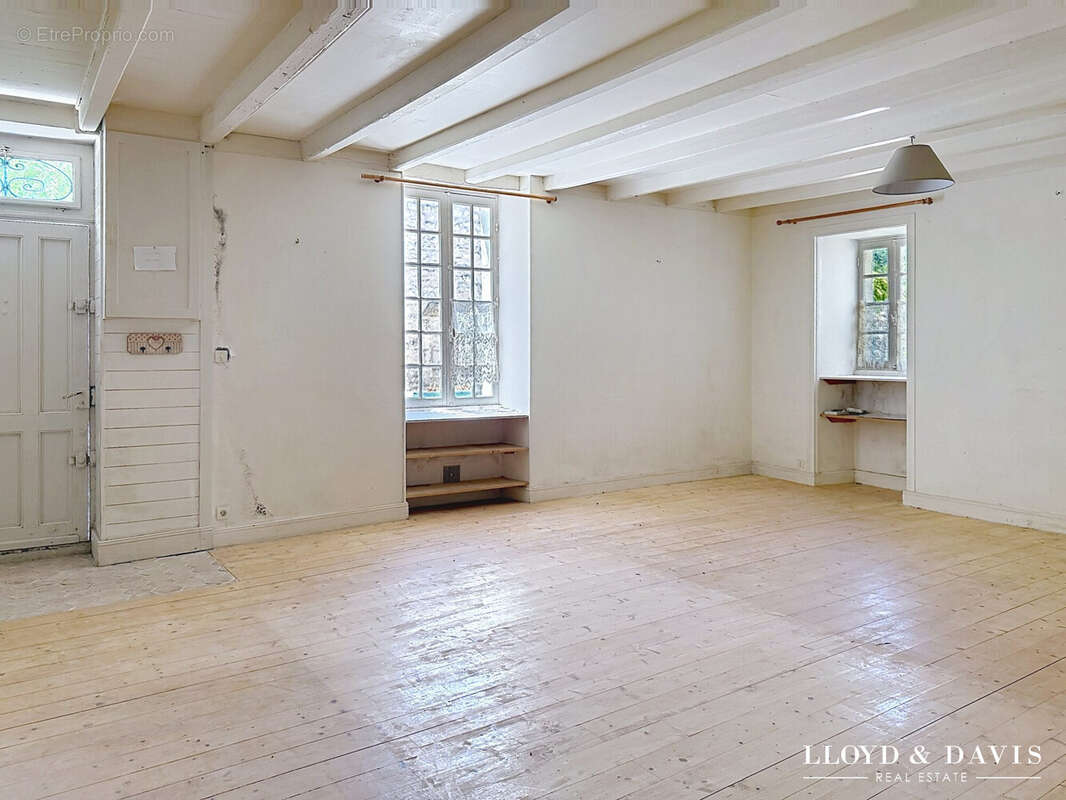 Maison 142 m² à Talmont-Sur-Gironde  - photo 2