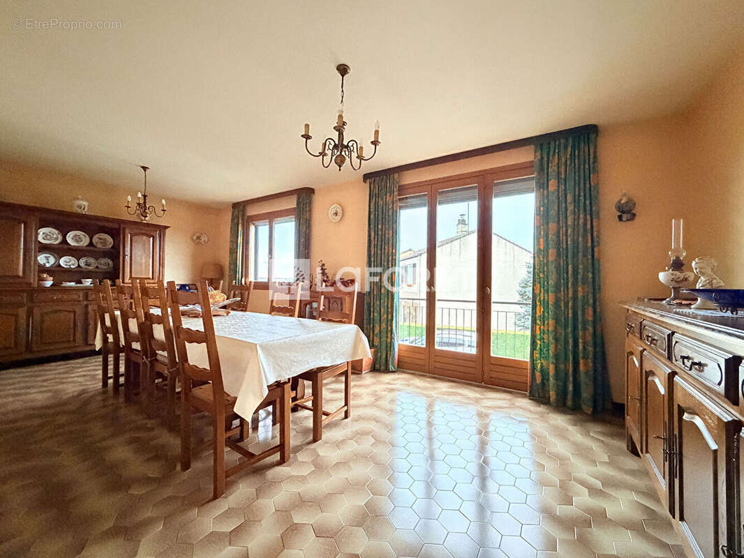 Maison à SAINTE-MENEHOULD