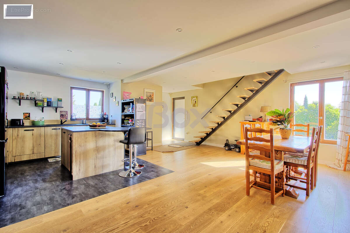 Appartement à SOLLIES-VILLE