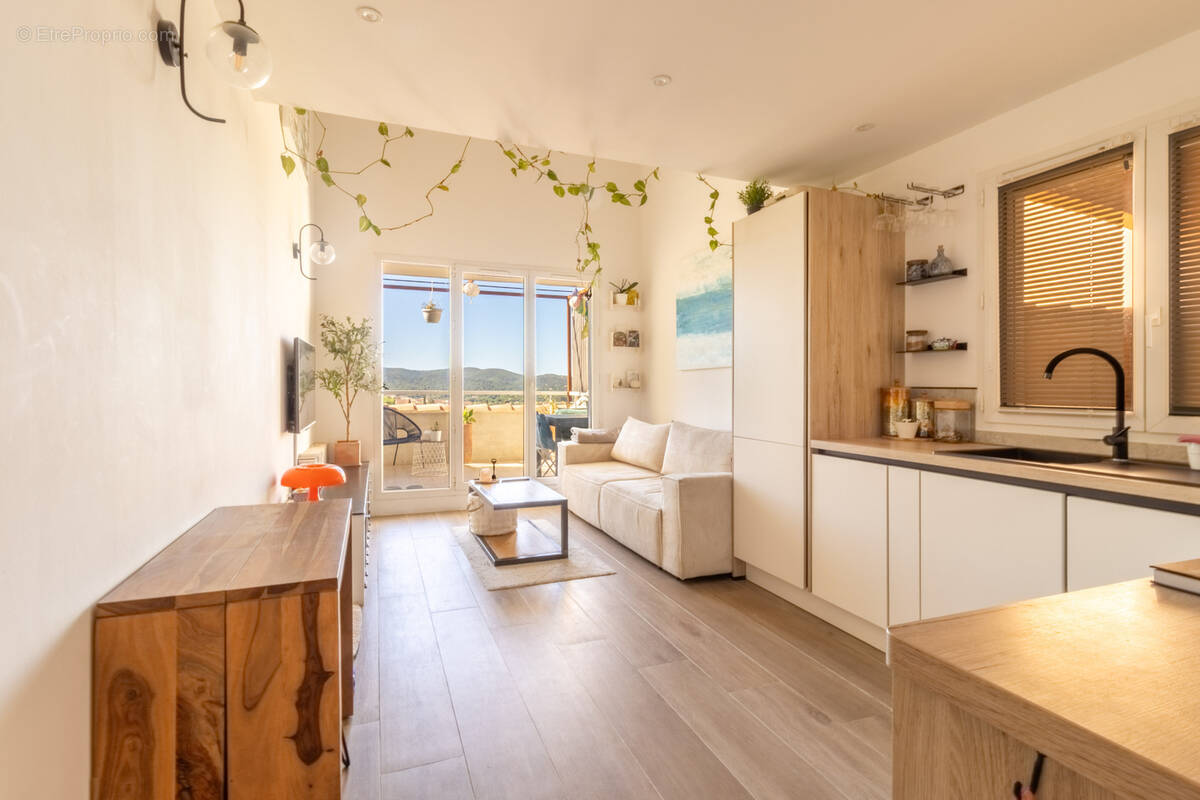 Appartement à BORMES-LES-MIMOSAS