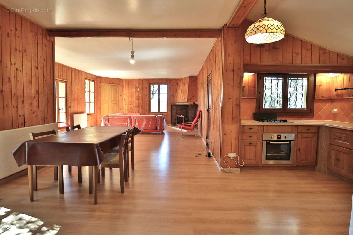 Maison à SAINT-SATURNIN-LES-APT