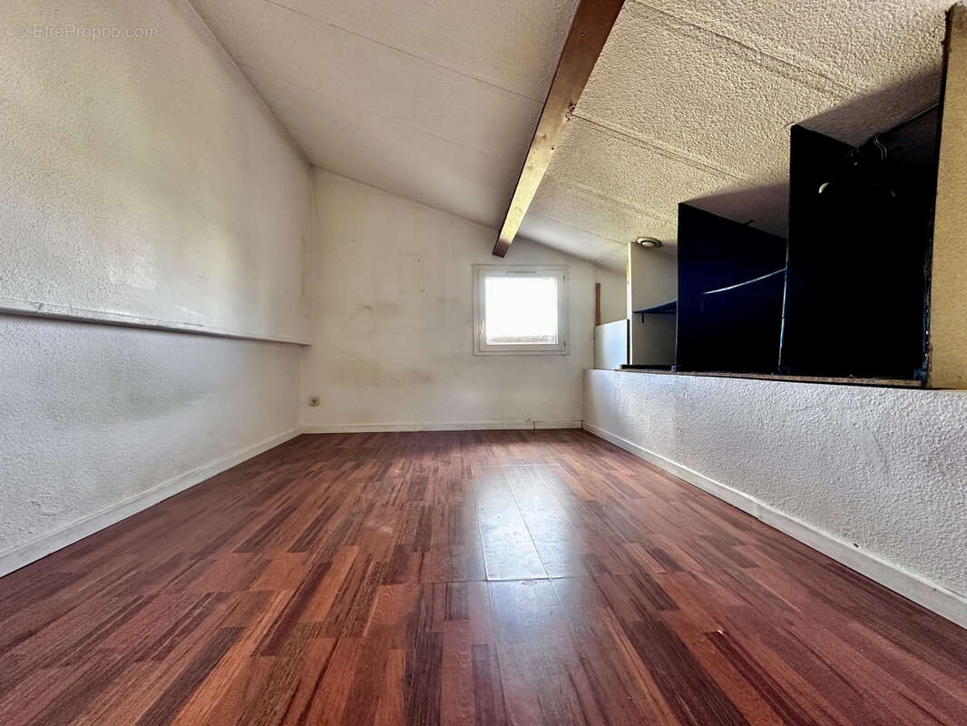 Maison à VIC-LA-GARDIOLE