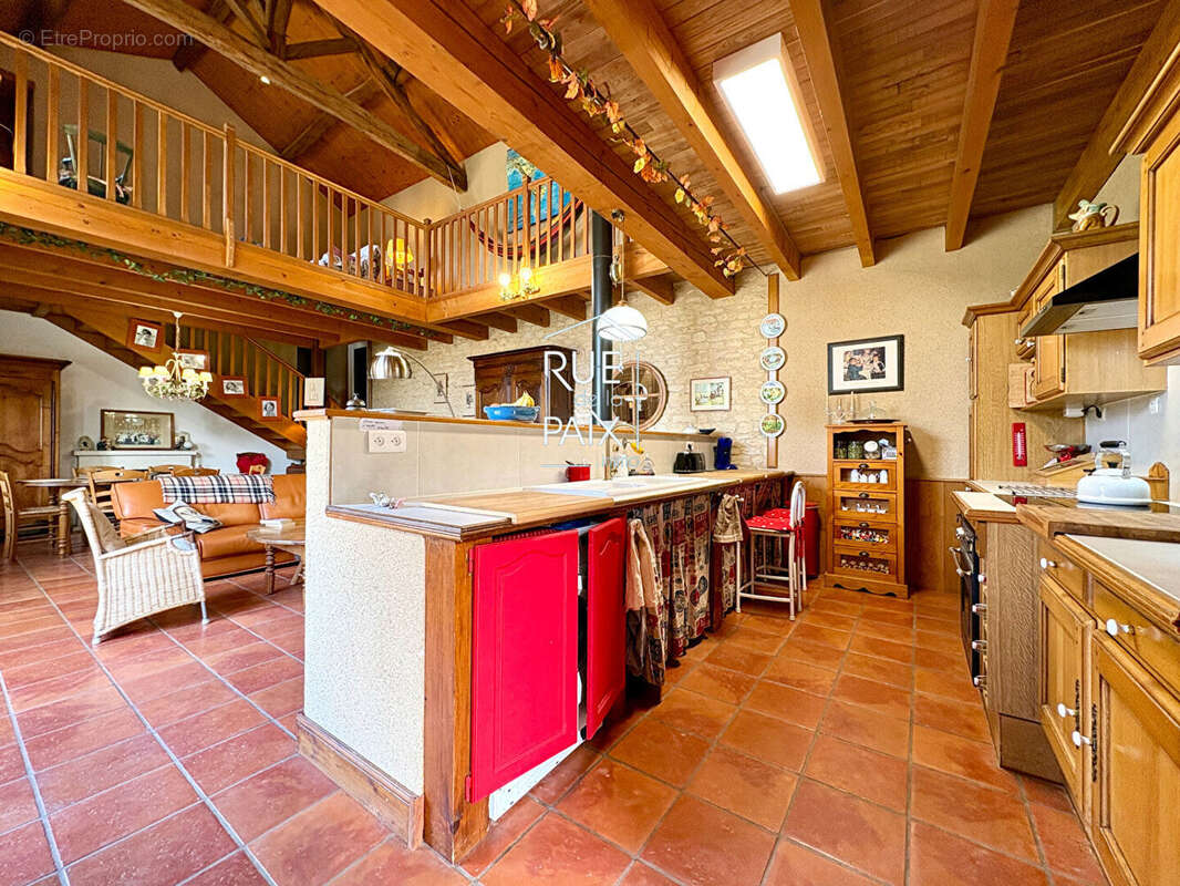 Maison à VENDEUVRE-DU-POITOU