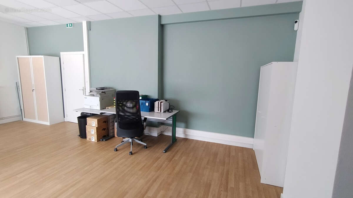 Bureaux rénovés en centre ville. - photo 3
