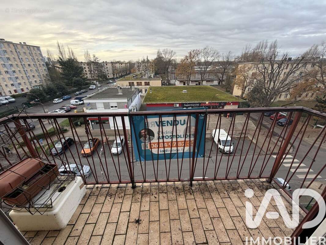 Photo 2 - Appartement à SAINTE-GENEVIEVE-DES-BOIS