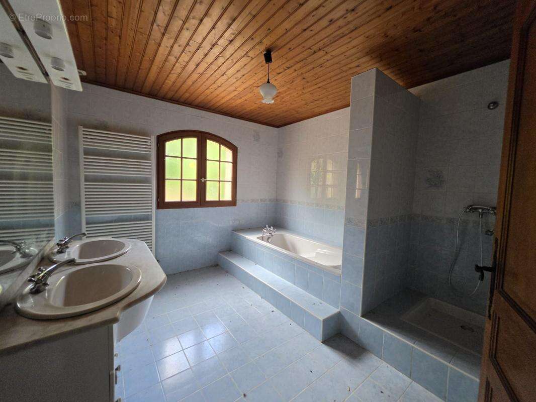 Magnifique maison de 161 m² avec terrain et sous-sol – La Réole (33190) - photo 7