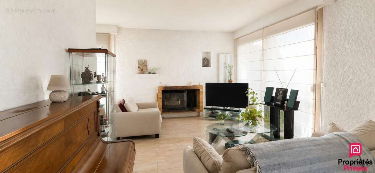 LE BOUSCAT - Maison familiale 4 chambres avec jardin, piscine chauffée et garage - photo 3