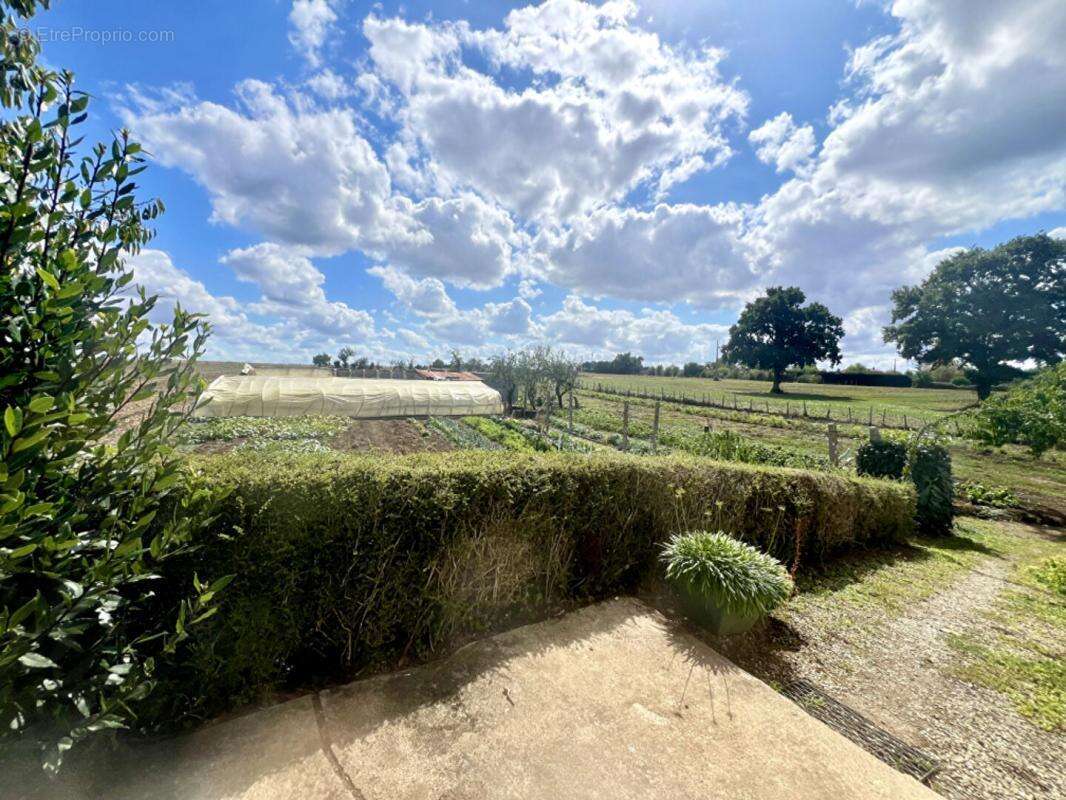 Maison à SAINT-MACAIRE-EN-MAUGES