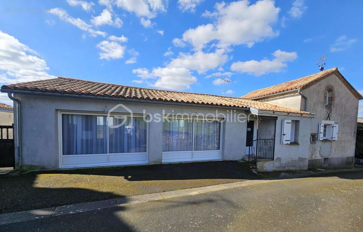 Maison à VERNOUX-EN-GATINE