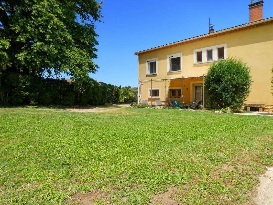Maison à LAUDUN-L'ARDOISE