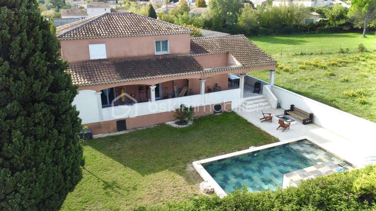 Maison à SAINT-LAURENT-DES-ARBRES