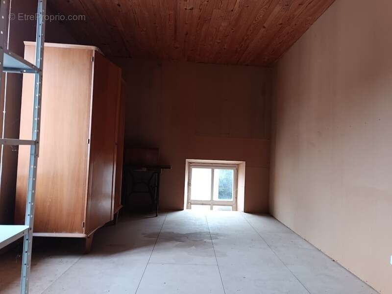 Maison à VERNET-LA-VARENNE