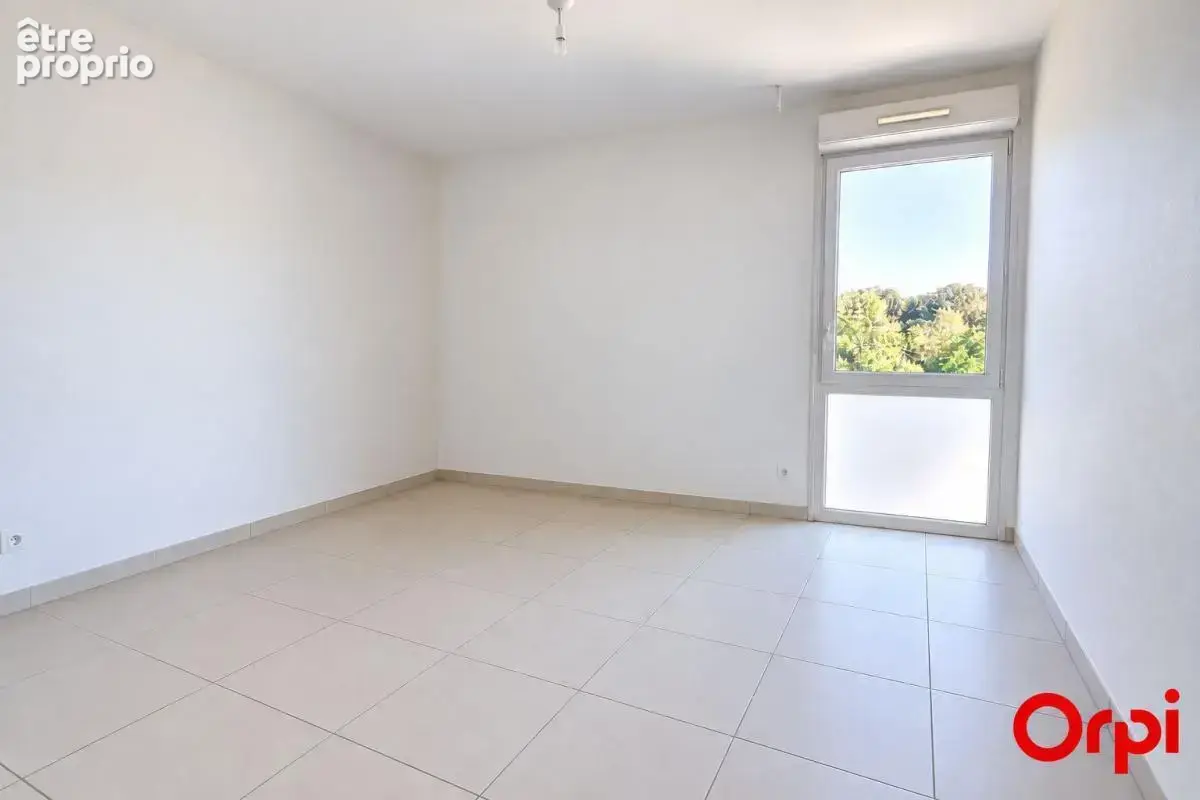 Appartement de type 3 - Terrasse- Box - Secteur Camoins- 13011 Marseille - photo 8