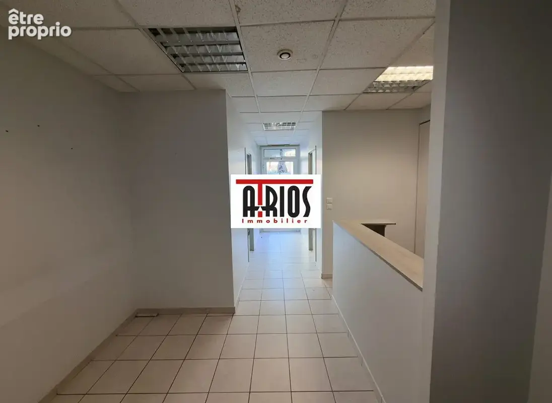Commerce 60 m² à vendre à Hyeres (83400) - photo 2