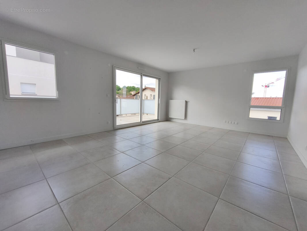 Appartement à PUSIGNAN