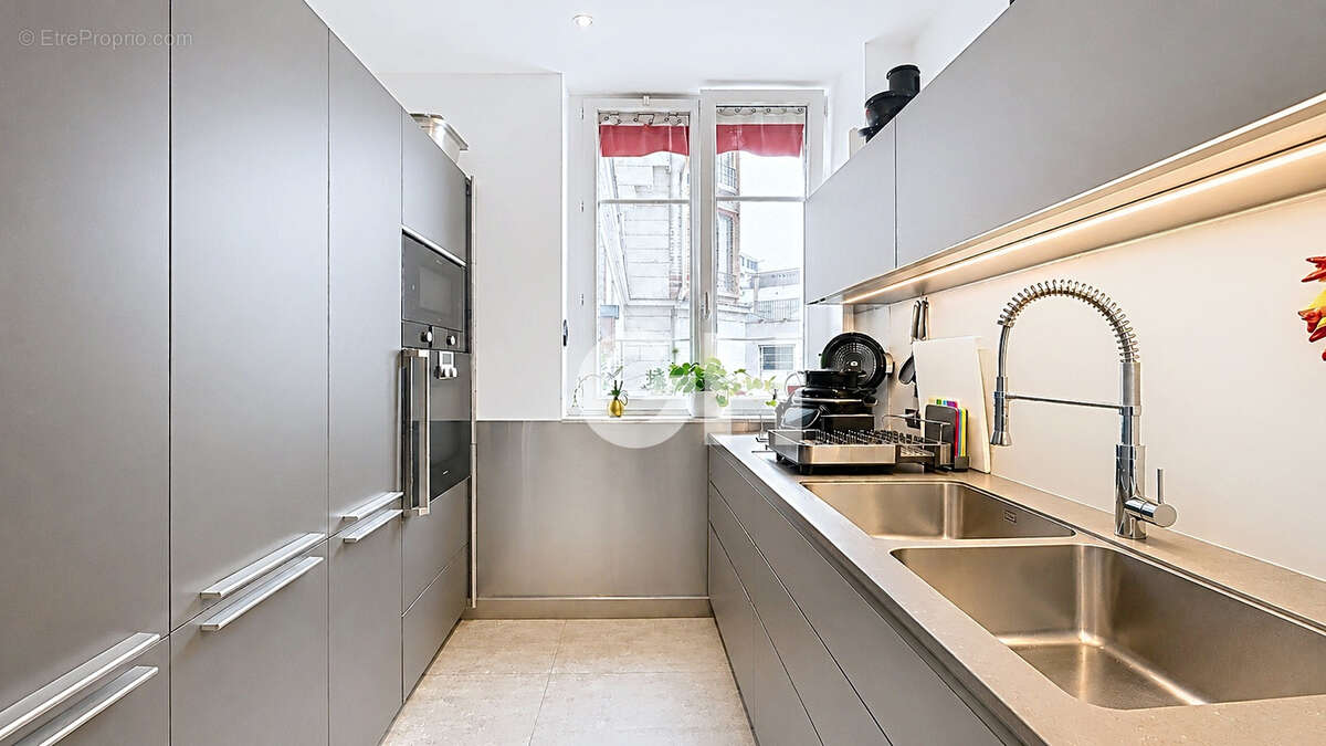 Appartement à PARIS-11E