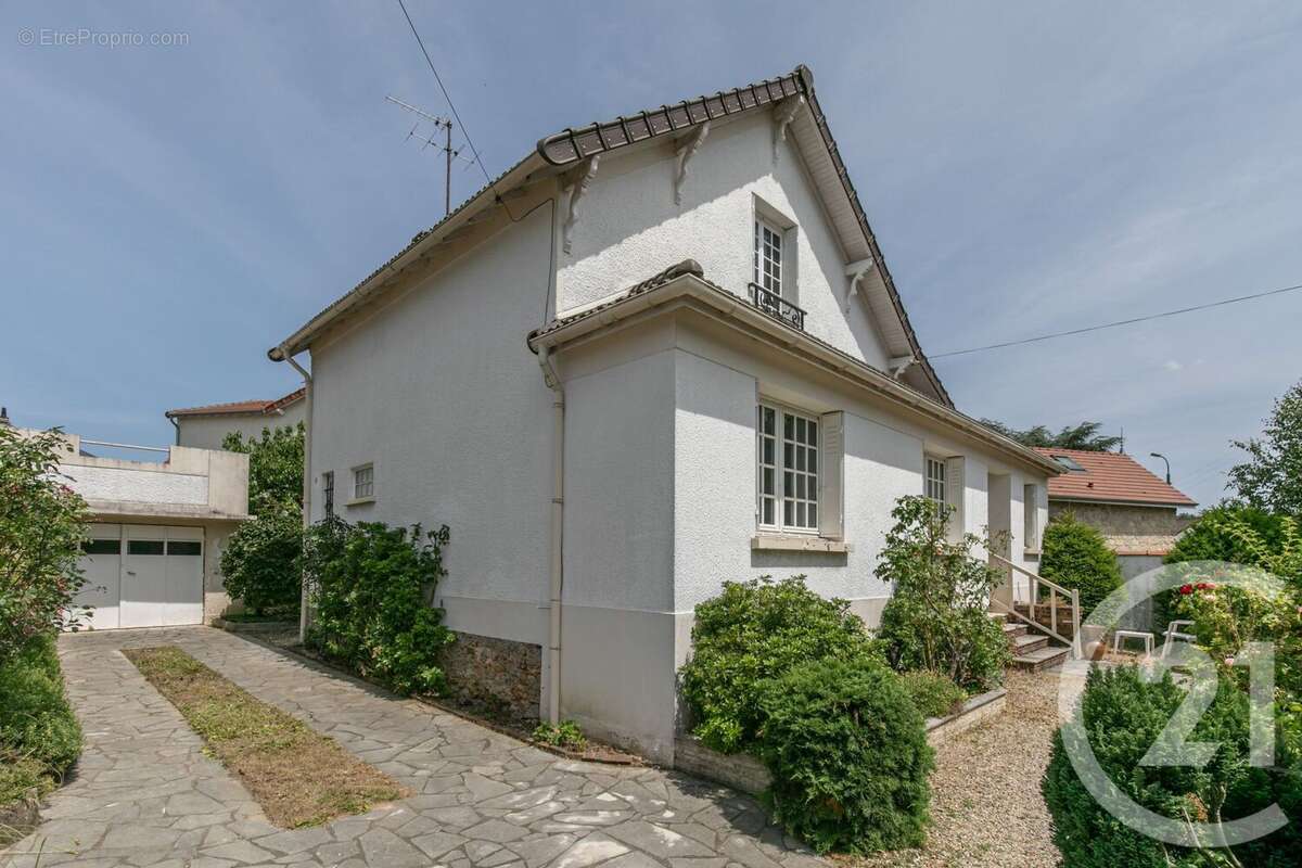 Maison à SAINT-MAUR-DES-FOSSES
