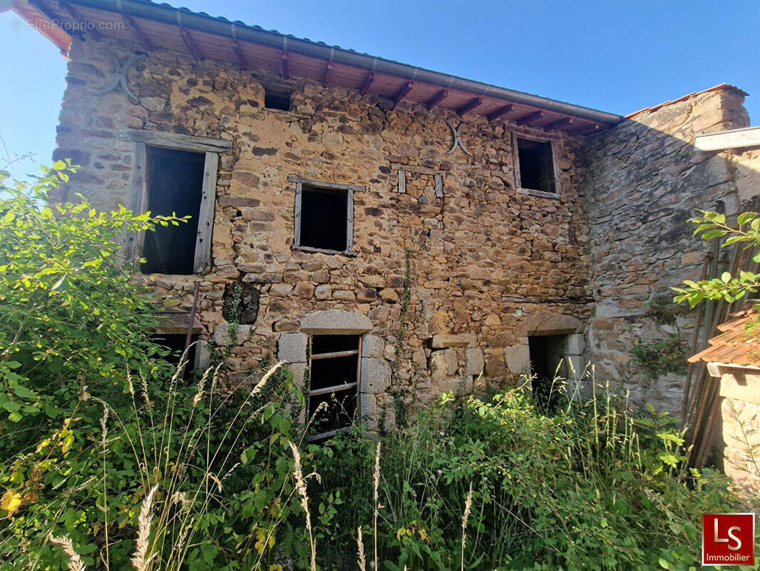 Maison à SAINT-BONNET-DES-QUARTS