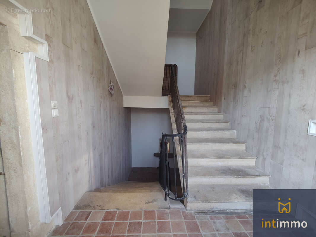 Propriété de caractère avec dépendances, piscine et près de 2,8 hectares de terrain - photo 15