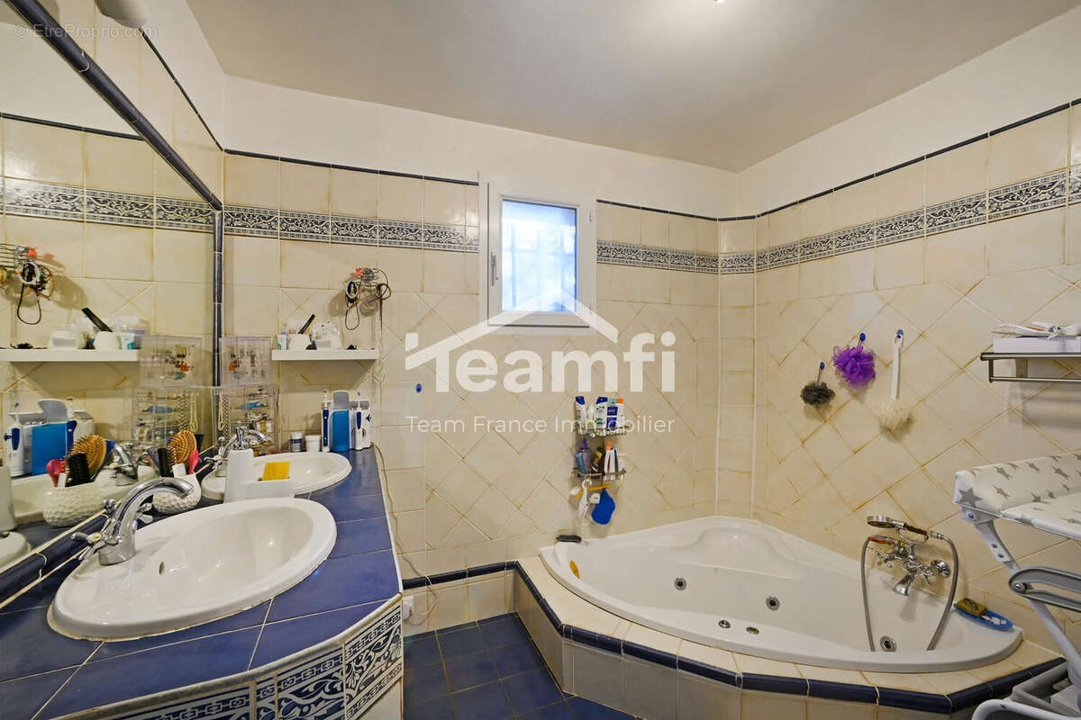 Maison à BOISSET-ET-GAUJAC