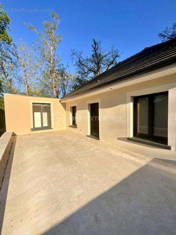 Maison à SAINT-FARGEAU-PONTHIERRY