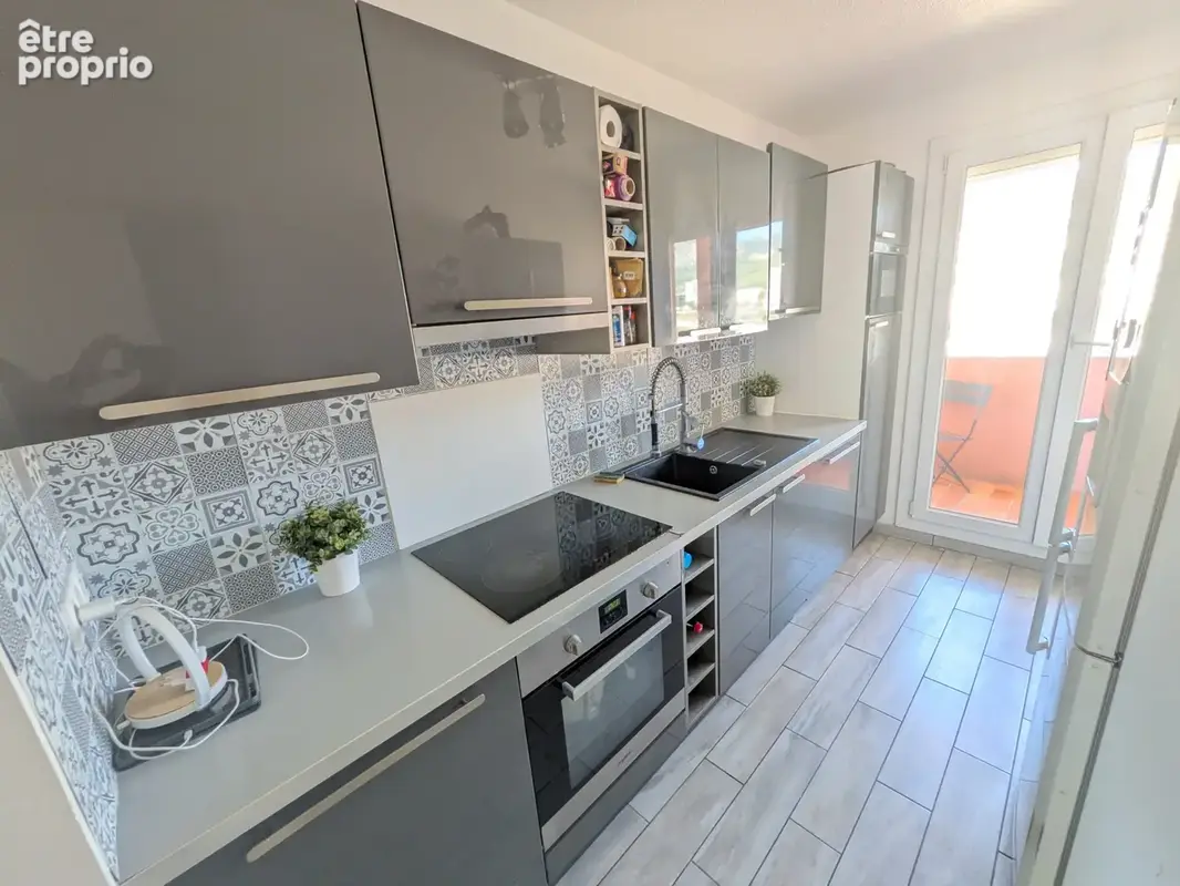 T5 lumineux 100 m2, dernier étage, terrasse et garage - Les Armaris - photo 2