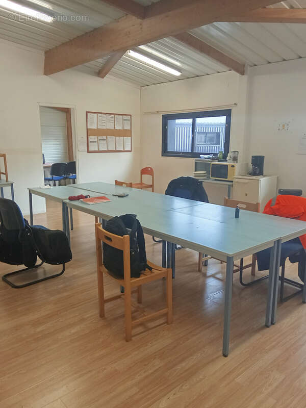 Commerce à SAINTE-MARIE-DES-CHAMPS