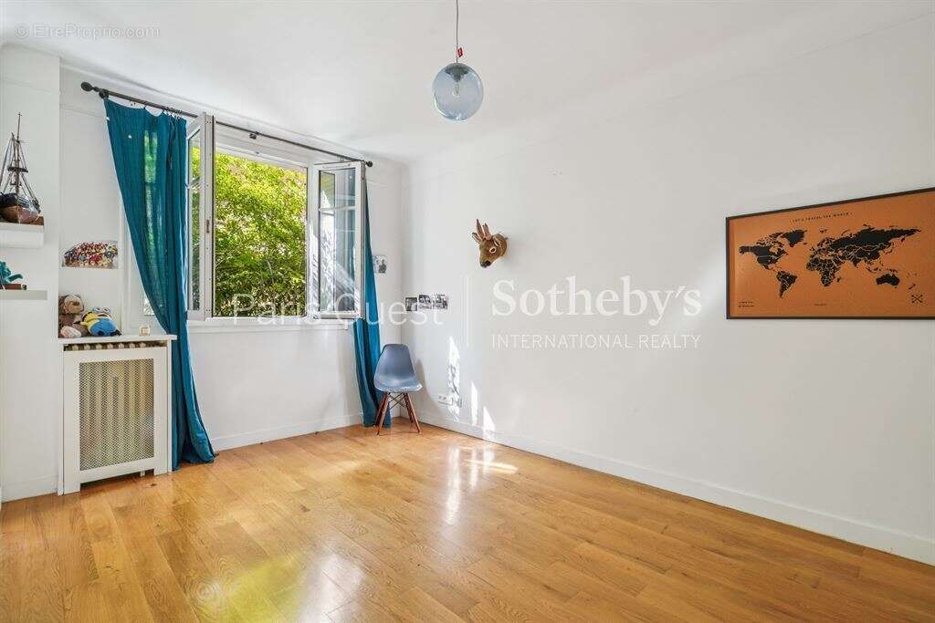Appartement à NEUILLY-SUR-SEINE