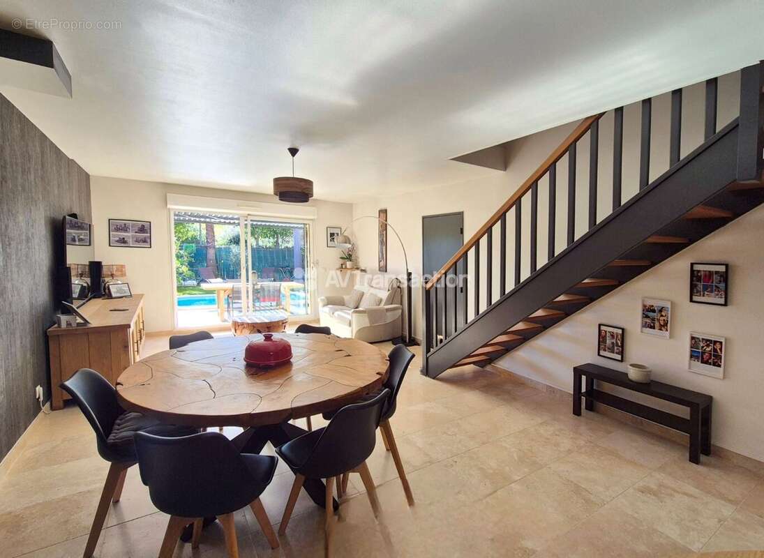 Maison à ROQUEBRUNE-SUR-ARGENS