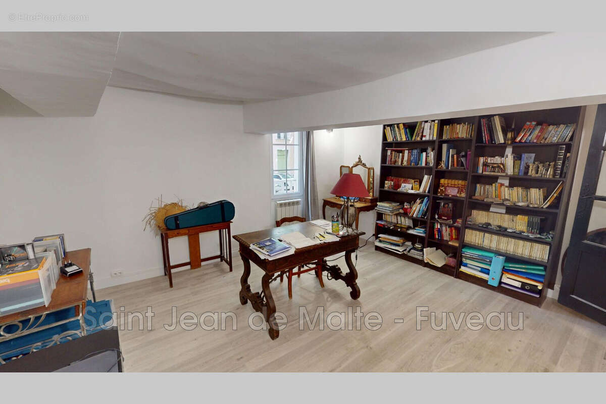 Appartement à SAINT-ZACHARIE