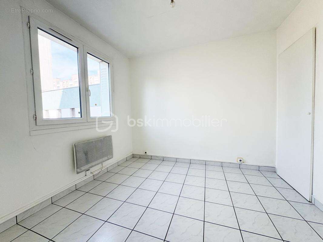 Saint-martin-d'hères — t4 traversant de 60 m², résidence fermée et sécurisée - photo 5