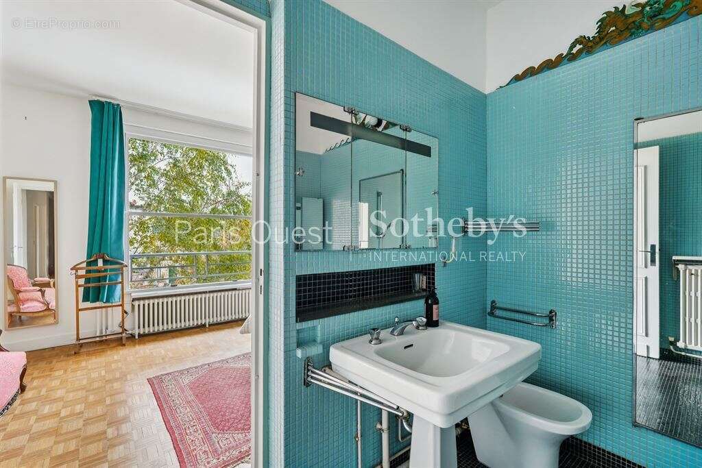 Appartement à NEUILLY-SUR-SEINE