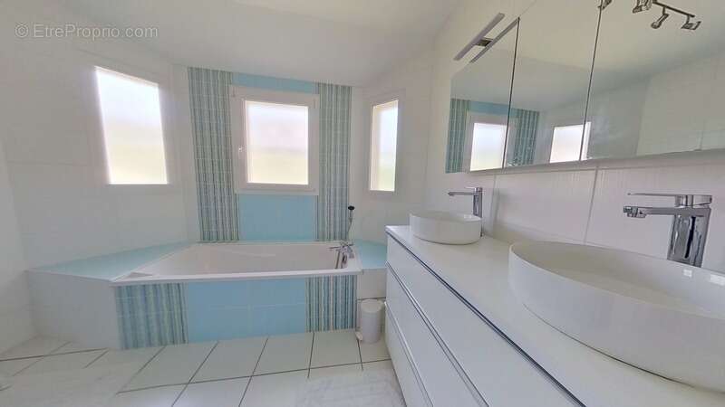 Villa avec piscine de plain pied - 4 chambres - GARAGE - photo 8