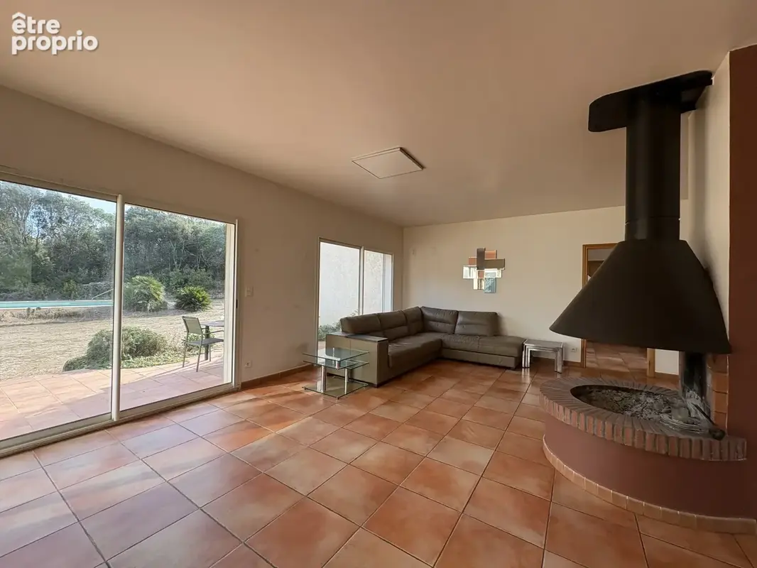 Villa avec piscine sur 5 000 m2 de terrain - photo 12