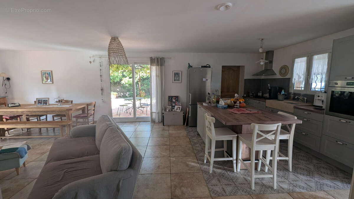 Maison à SAINTE-ANASTASIE-SUR-ISSOLE