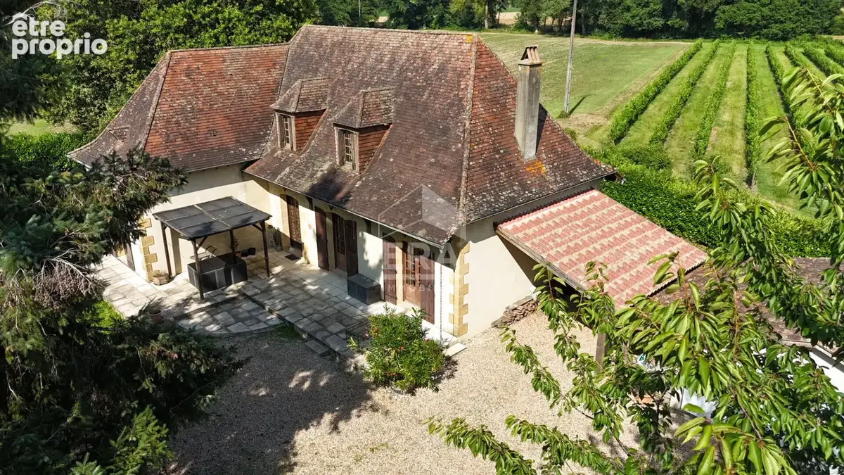 A 4km des commodités, Charmante Périgourdine avec diverses dépendances, une piscine et un agréable jardin arboré autour. - photo 2