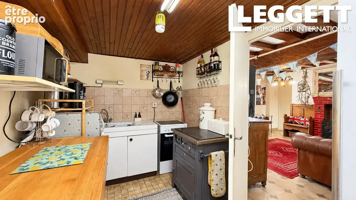 Charmante maison de caractère avec dépendances, terrain et piscine chauffée - photo 4