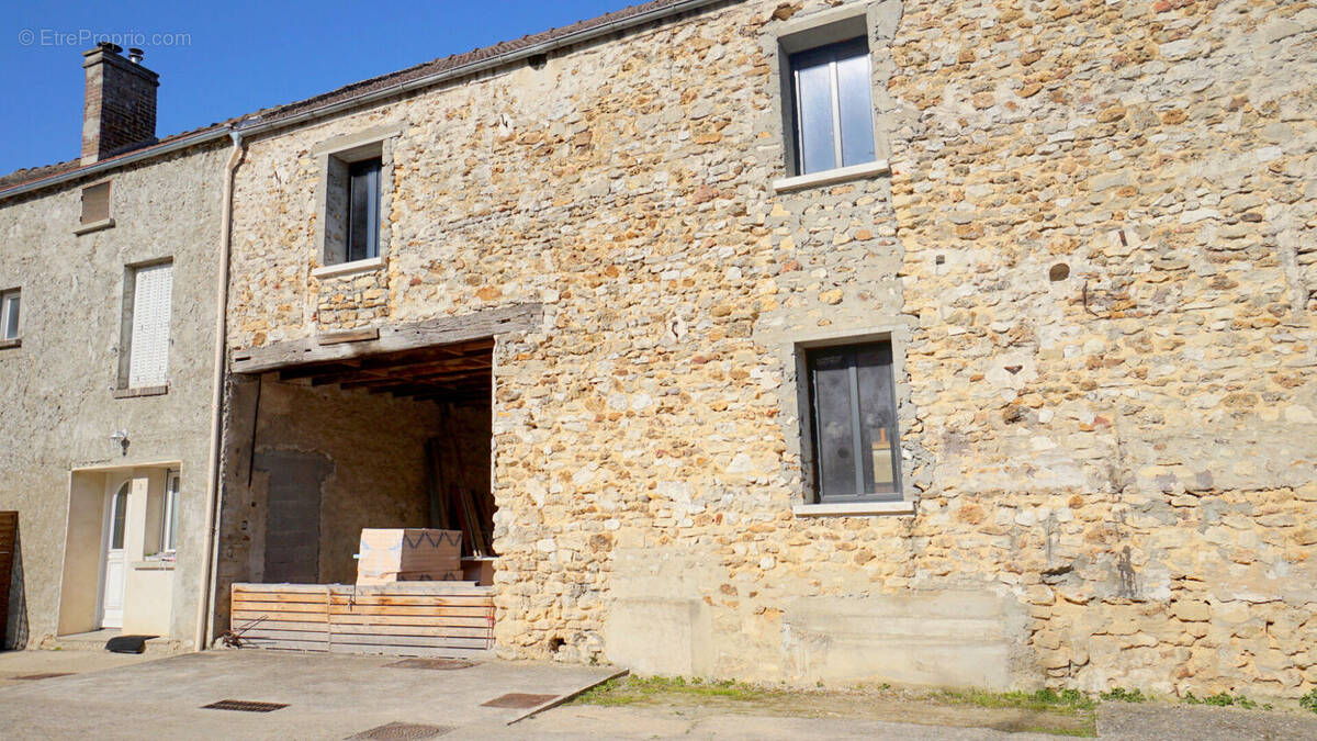 Maison à MEZIERES-SUR-SEINE