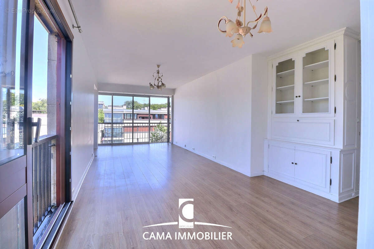 Appartement 4/5 pièces 106 m2 en dernier étage, le parc montaigne - photo 2